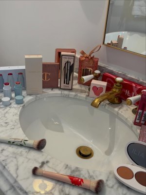 @spacenk&rsquo;s instagram photo of Hourglass Ambient Lighting Edit Brush II Deer,Westman Atelier Petite Baby Cheeks Blush Stick Trio,Charlotte Tilbury Hollywood Instant Look 1,Ilia Beauty The Ethereal Baked Face Palette,Kulfi Lassi Lips Staining Lip Oil