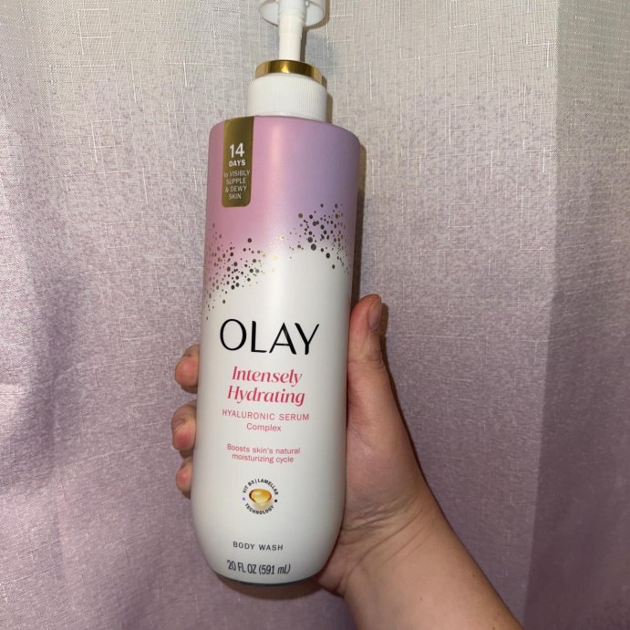 user image by @just.britney11, Olay Cleansing & Nourishing Body Wash with Vitamin B3 and Hyaluronic Acid