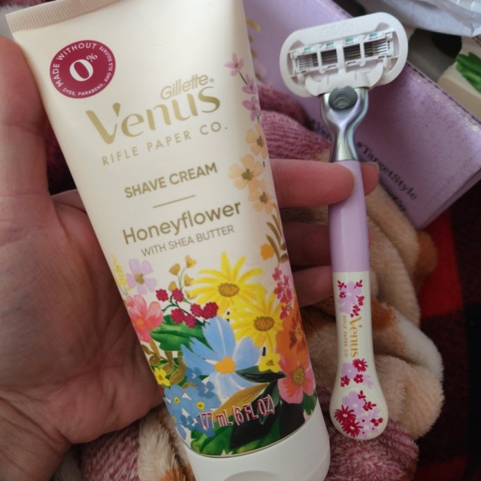 user image by @thecrownedoneempress, Rifle Paper Co. + Venus Deluxe Smooth Sensitive Razor + 2 Refills