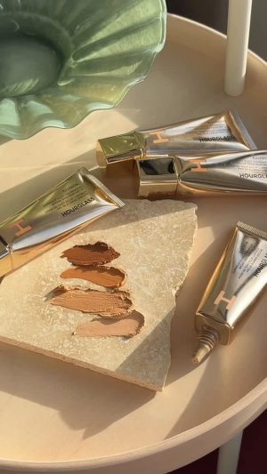 @spacenk&rsquo;s instagram video of Hourglass Illusion Luminous Glow Foundation