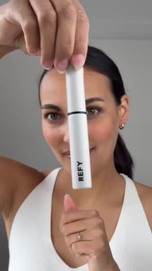 lea_joyce’s mediaimport video of Refy Gloss Highlighter - Topaz,Refy Brow Sculpt