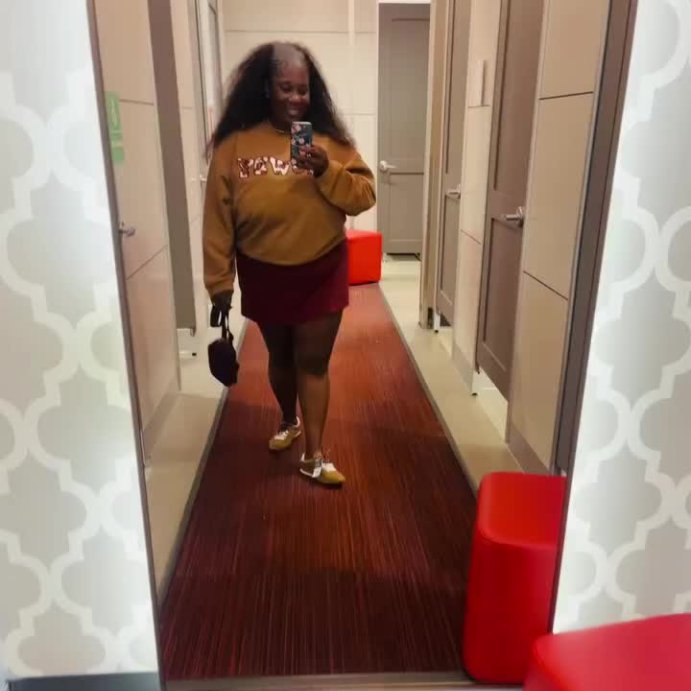 user image by @kolo_kouture, Women's Howdy Cow Graphic Sweatshirt - Brown