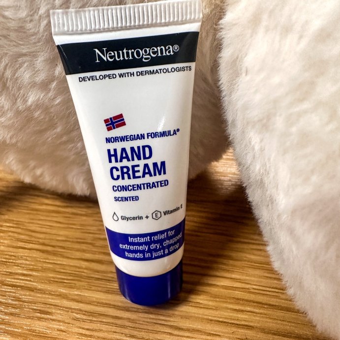 user image by @skintellectual_butterfly, Neutrogena Norwegian Formula Hand Cream for Dry and Rough Hands - Fragrance Free - 2oz