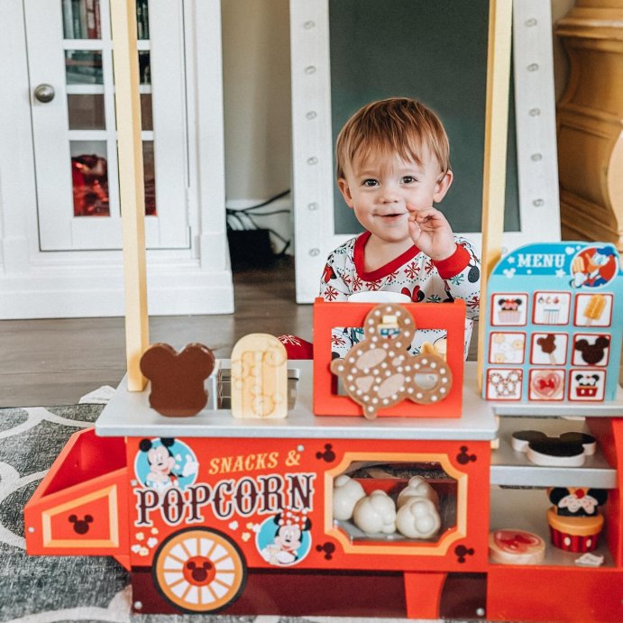 user image by @linsaydisney, Melissa &#38; Doug Disney Snacks &#38; Popcorn Wooden Pretend Play Food Counter &#8211; 33pc