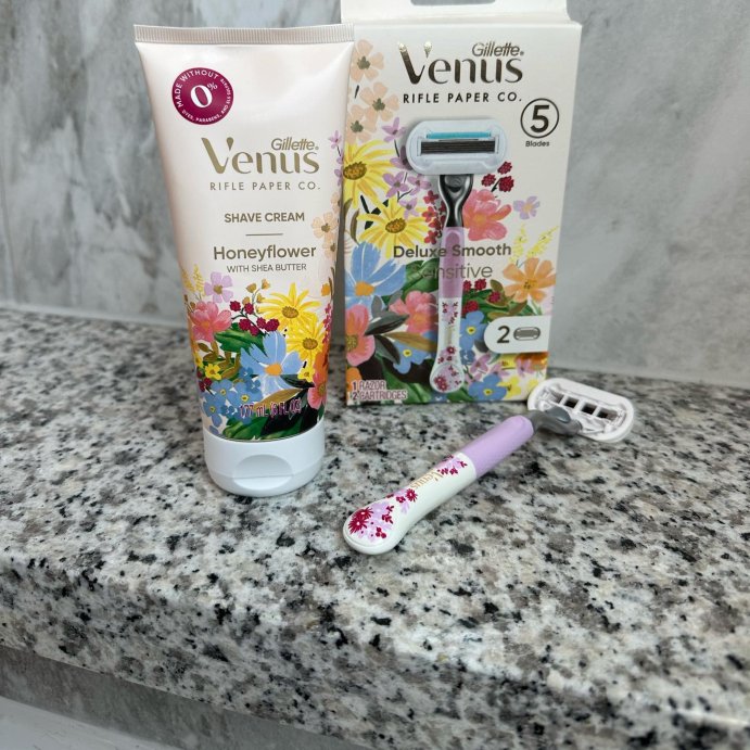 user image by @lovetheajs, Rifle Paper Co. + Venus Deluxe Smooth Sensitive Razor + 2 Refills