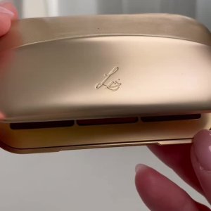 s.beauty.makeup12 &rsquo;s mediaimport video of Lisa Eldridge Fawn Eyeshadow Palette