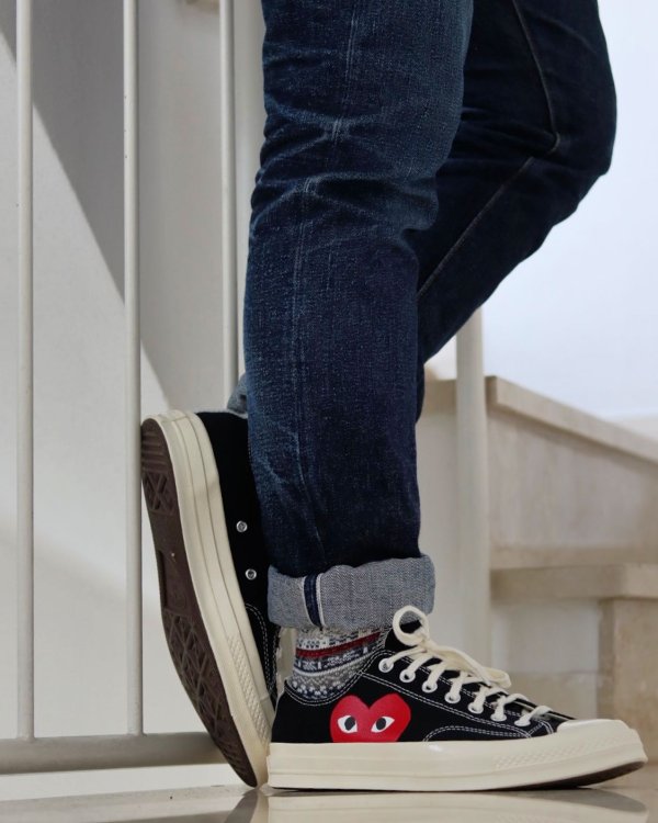 Black navigare cdg converse on feet