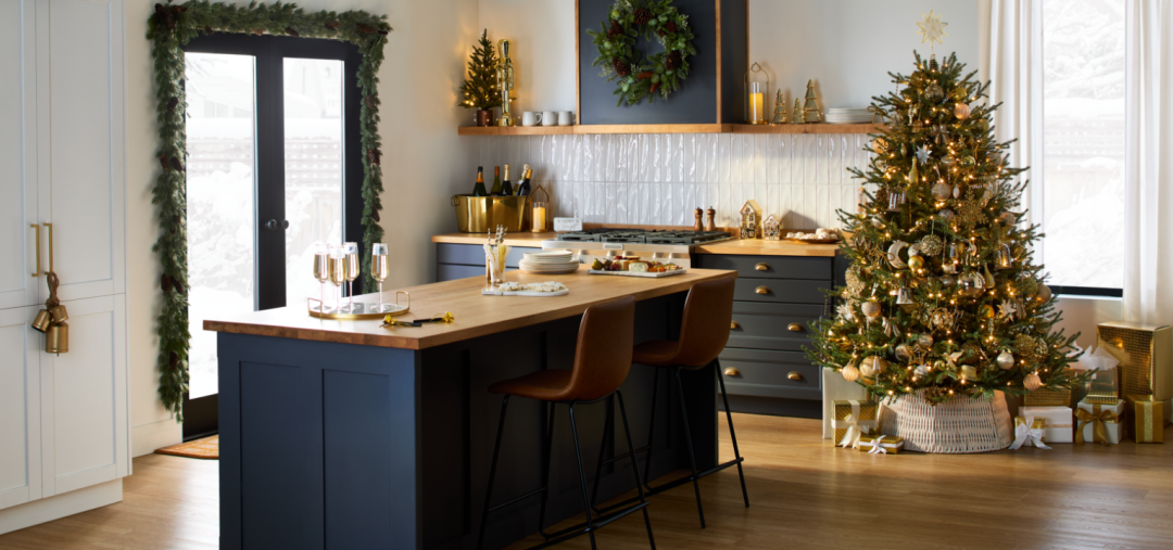 Shop Guirlande de pin scintillante avec pommes de pin C, Plateau de service de Noël en marbre avec poignées, Décoration de Noël soldat casse-noisette en résine, Couronne mixte en polyéthylène chatoyante CANVAS, Arbres décoratifs de table de Noël en plastique CA, Arbre à branches ascendantes CANVAS Noelle Fraser,, Cache-pied d'arbre de Noël décoratif en tissu blan, Étoile de Capiz pour cime CANVAS Or and more