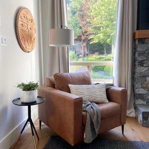 As you guys know, I’m a sucker for ANYTHING with organic texture. Which is why I also love Tims hairy chest 😉. We’ll know if he actually reads my posts if he tells me to edit this in 5 minutes...
#kylieminteriors #kyliemedesign #texture #leatherchair #urbanbarn #myurbanbarn #indigenousart #colourconsultant #colourexpert #edesign #virtualdesign