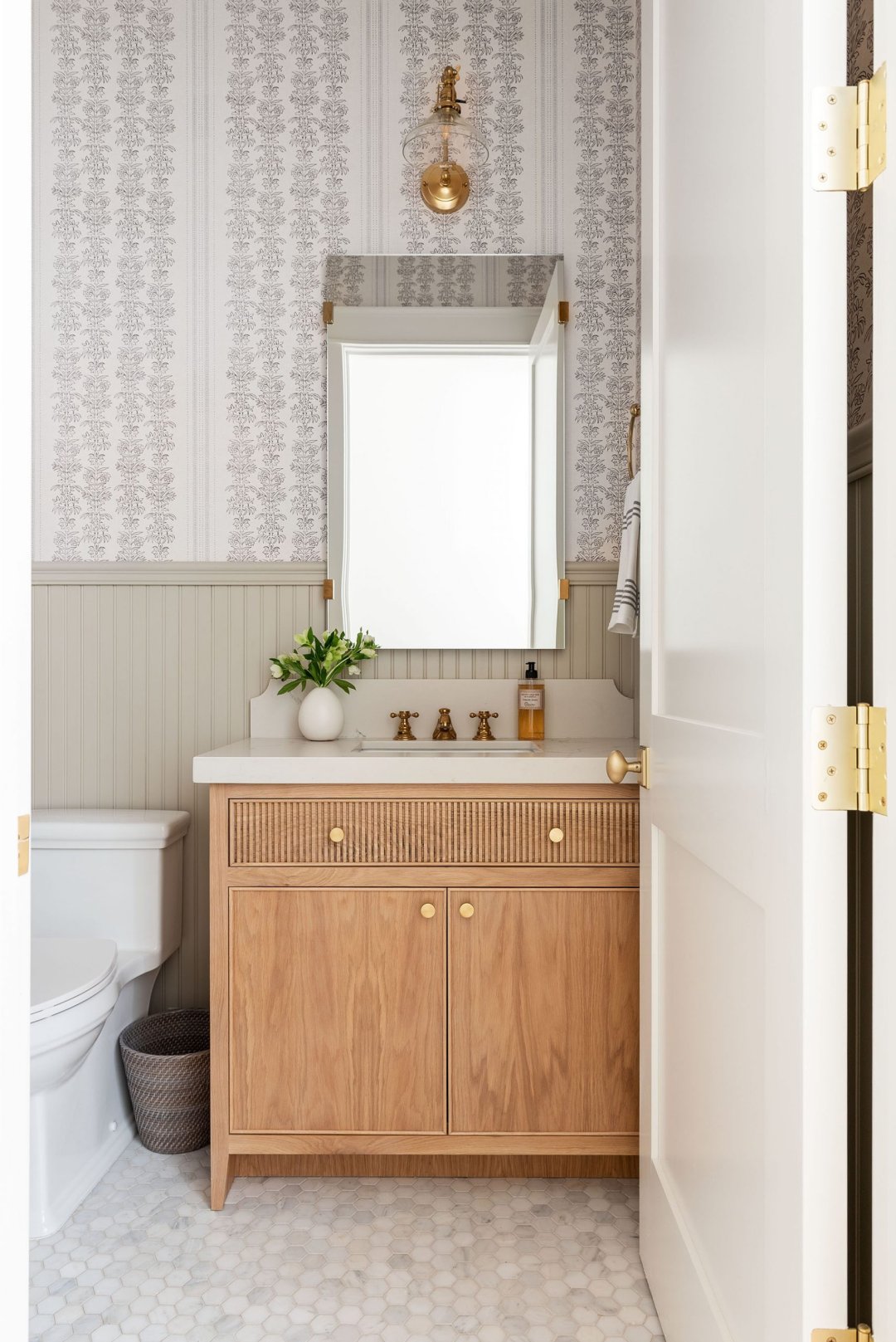 vanity lights, bathroom sconces