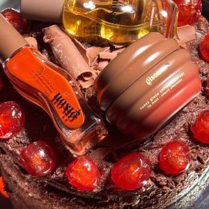 @spacenk&rsquo;s instagram video of Gisou Hair Perfume Cherry Chocolate,Gisou Lip Mask Cherry Chocolate,Gisou Honey Infused Lip Oil