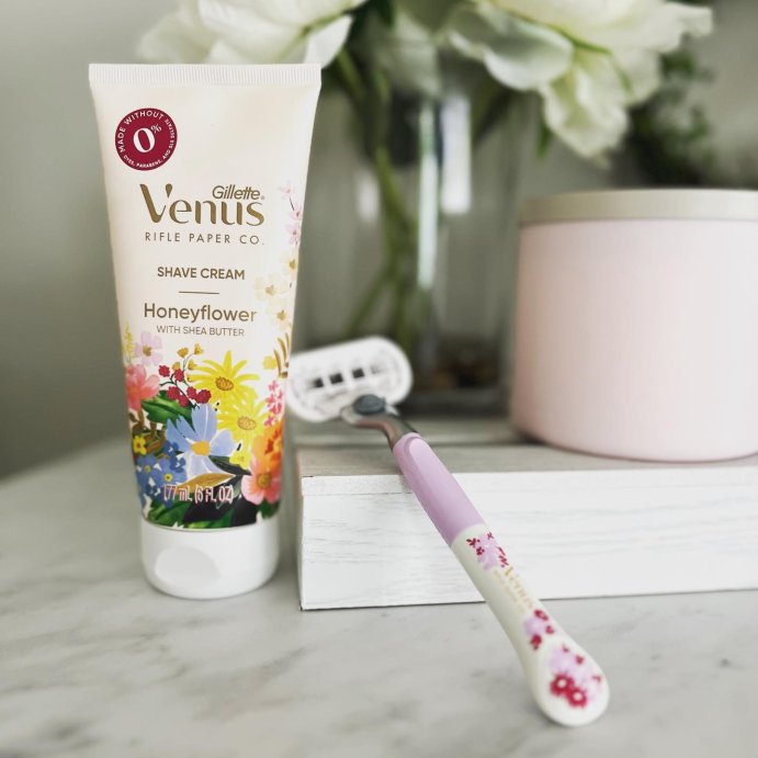 user image by @aznpookie, Rifle Paper Co. + Venus Deluxe Smooth Sensitive Razor + 2 Refills