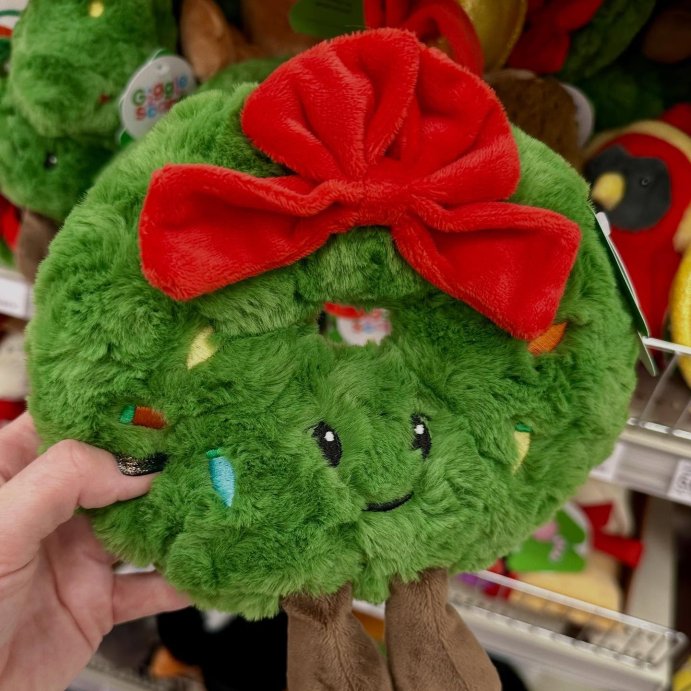 user image by @fabfindswithfallon, 7&#34; Wreath Plush - Gigglescape&#8482;