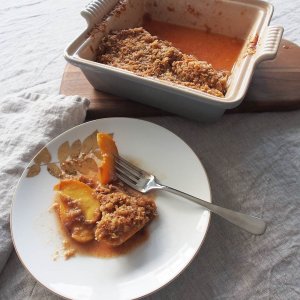 Le Creuset Heritage Stoneware Shallow Square Covered Baker, 2-Qt.
