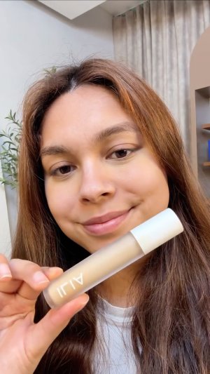 @spacenk&rsquo;s instagram video of Ilia Beauty Skin Blur Serum Concealer