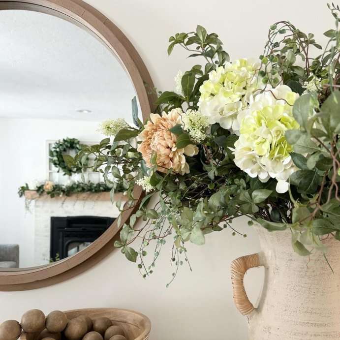 user image by @home_bycourt, Homebody: A Guide to Creating Spaces You Never Want to Leave by Joanna Gaines (Hardcover)