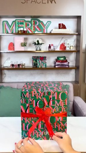 @spacenk’s instagram video of Space NK 12 Days of Fragrance Advent Calendar