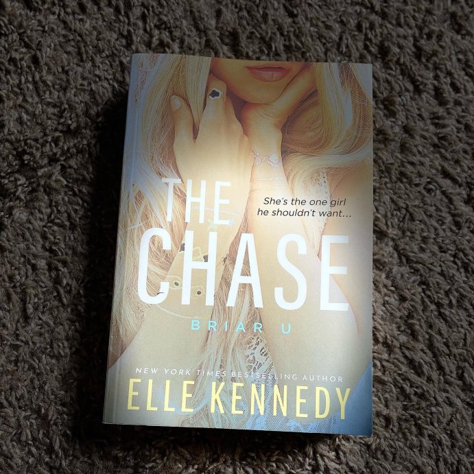 user image by @rimareadsfiction, Chase - by Elle Kennedy (Paperback)