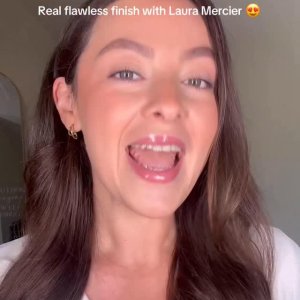 @spacenk’s instagram video of Laura Mercier Real Flawless Feathermatte Powder Foundation