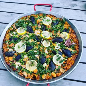 Paella Pan set for 6 people with enamelled pan, paella sauce and Calasparra  rice