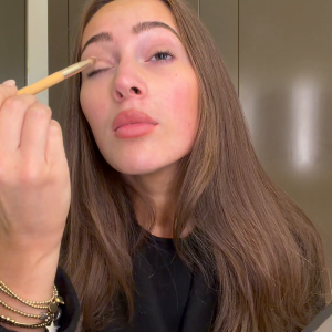 Lily Raindle &rsquo;s mediaimport video of Laura Mercier Caviar Eyeshadow Quad