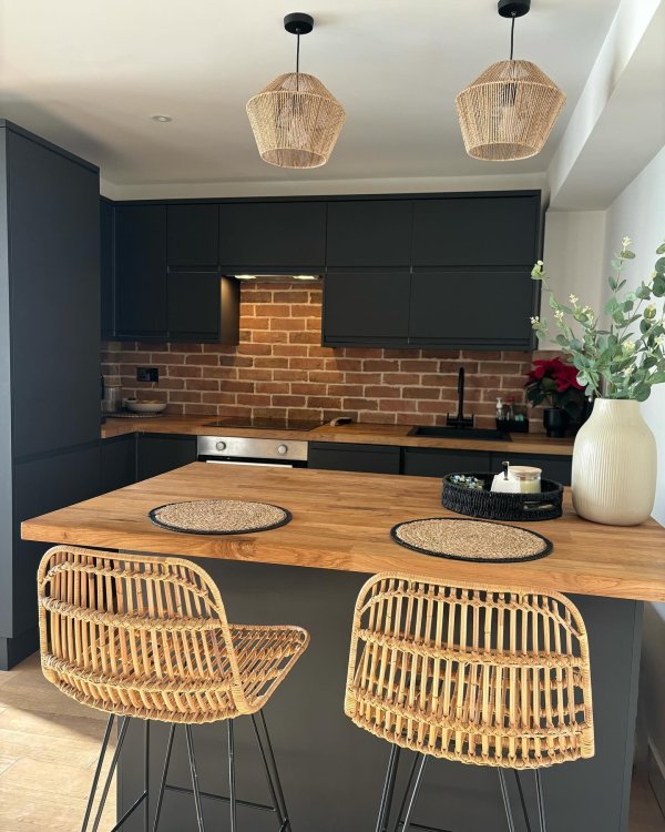 Clerkenwell Super Matt Charcoal Kitchen | Howdens