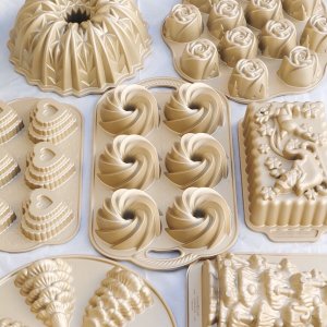 Williams-Sonoma - lily　　ノルディックウェア　カルテット　お菓子型 Amazon.co.jp: ノルディックウェア カルテットパン : ホーム