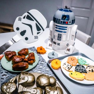 Williams Sonoma Star Wars™ Darth Vader, Death Star, Stormtrooper Spatulas