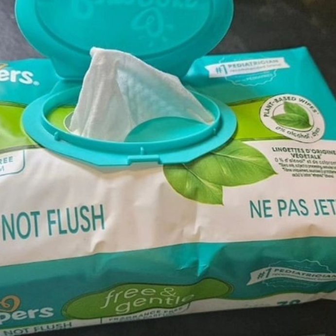 user image by @kim.reviews, Pampers Free & Gentle Baby Wipes