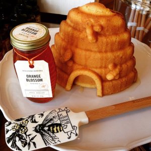 Beehive Cake Pan | Cast Aluminum Bakeware | Nordic Ware