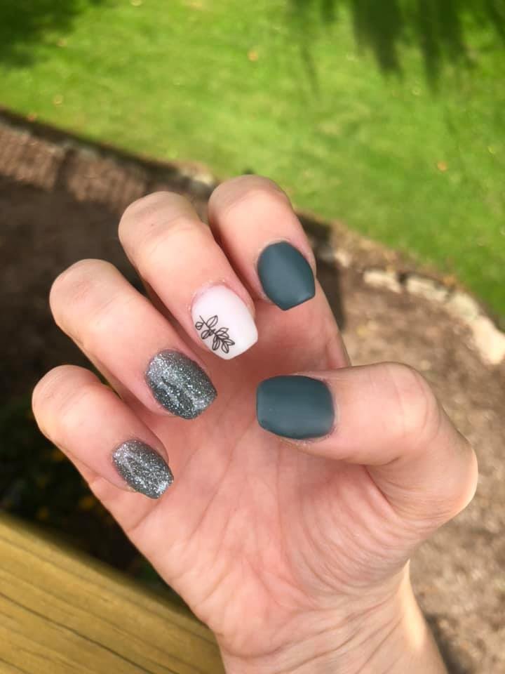 How to Use Nail Tattoos