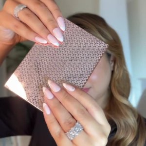 Thatbeautycreator1’s mediaimport video of Kay Beauty EyeKanvas Eyeshadow Palette(12 in 1)