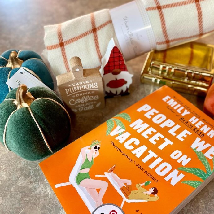 user image by @emhoneyreads, People We Meet on Vacation - by Emily Henry