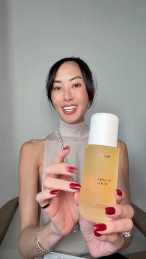 @spacenk&rsquo;s instagram video of PHLUR Vanilla Skin Body Oil