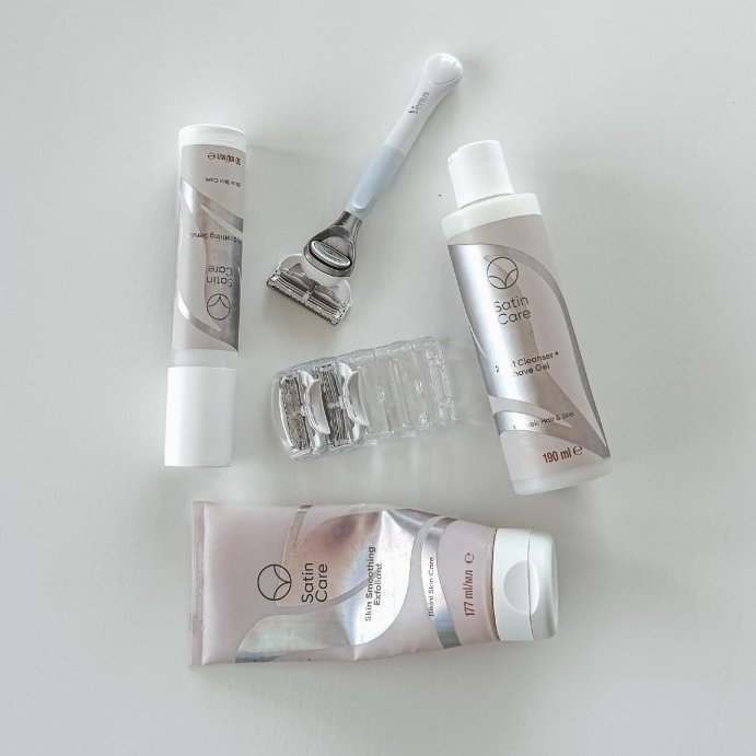 user image by @d.dalmantaite, Venus for Pubic Hair & Skin Women's Razor + Razor Blade Refills
