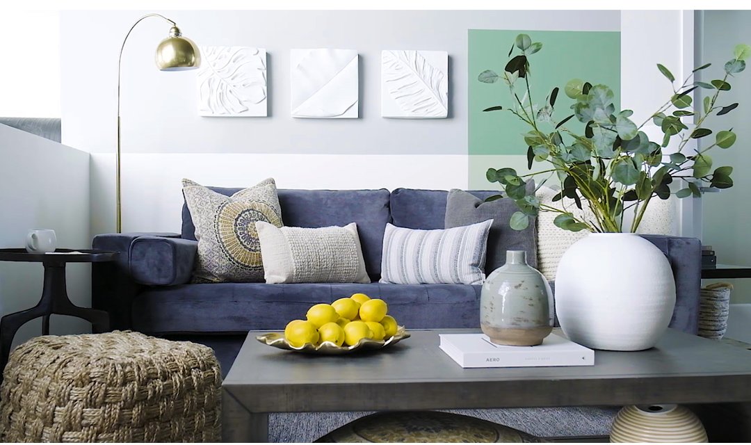 Shop Canapé Nate -Rylan acier, Coussin Omari 20x20 naturel/champ doré, Lampe sur pied Aura laiton, Petit vase Daleyza blanc, Table basse Grant -grise, Petit vase Etta minéral, Coussin Inala 12x22 lait, Carreau mural palmier Tropica blanc, Table d'appoint Saylish 21 po en métal recyclé -bronze vieilli, Branche d'eucalyptus Keimi, Gr. assiette feuille gingko Brae laiton and more