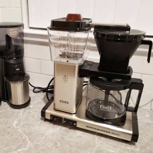 OXO Brew Manual Coffee Grinder — Las Cosas Kitchen Shoppe