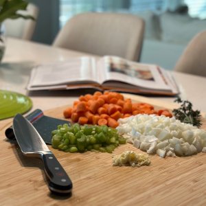  WÜSTHOF Classic 8 Extra Wide Chef's Knife, Black: Home &  Kitchen