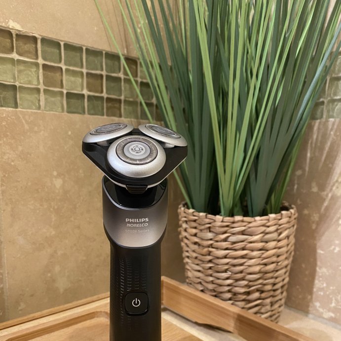user image by GuardianGuy, Philips Norelco Series 5000 Wet &#38; Dry Men&#39;s Rechargeable Electric Shaver - X5004/84