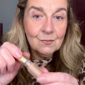 @furyanbabe’s mediaimport video of Lisa Eldridge Fawn Eyeshadow Palette,Lisa Eldridge Kitten Lash Mascara,Lisa Eldridge Liquid Silk Eyeshadow