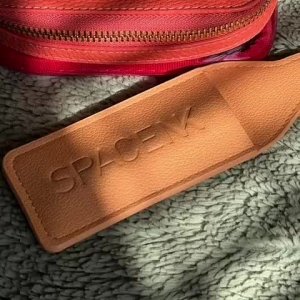 Isabella Guntrip&rsquo;s mediaimport video of Space NK Mini Travel Bag Flamingo Pink