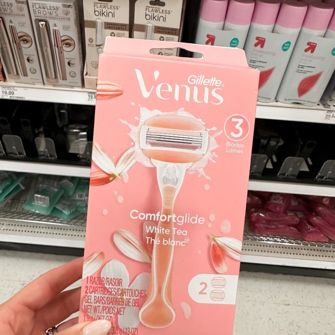 user image by whitneynrife, Venus Comfortglide White Tea Women&#39;s Razor + 2 Razor Blade Refills
