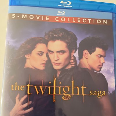The Twilight Saga Complete 5-Movie Blu-ray Collection