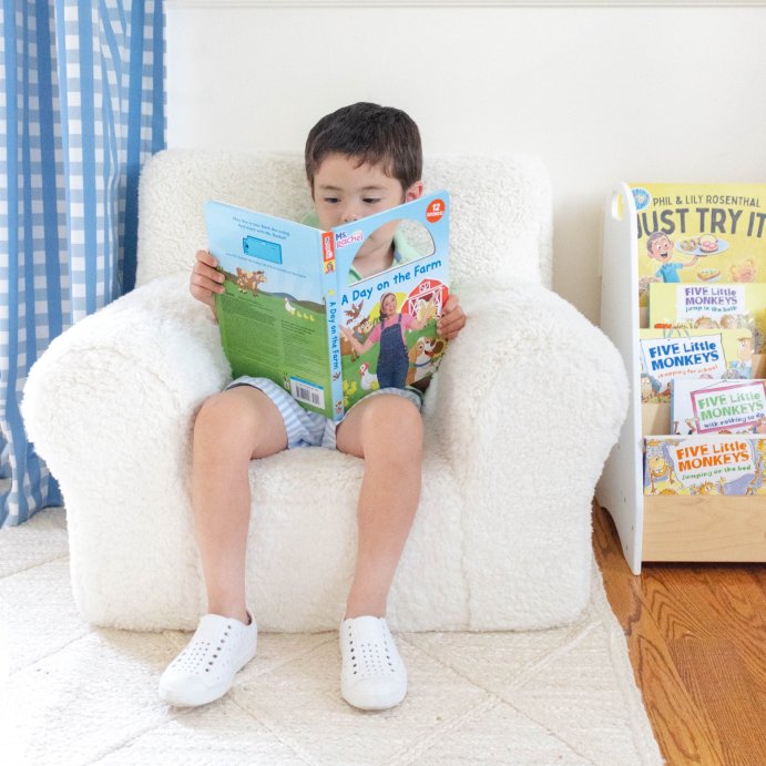 user image by anaperu__, A Day on the Farm - by Ms. Rachel (Paperback)