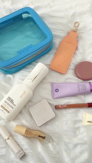 &rsquo;s mediaimport video of Space NK Medium Travel Bag Poolside Blue