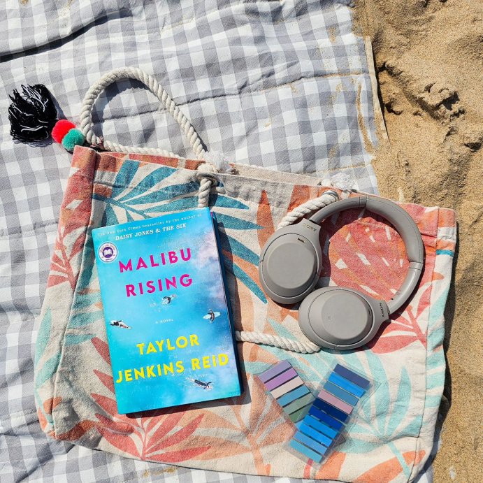 user image by @bookswithamberandjess, Malibu Rising - by Taylor Jenkins Reid