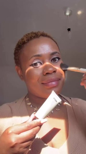 Sharon ’s mediaimport video of Refy Gloss Highlighter - Topaz