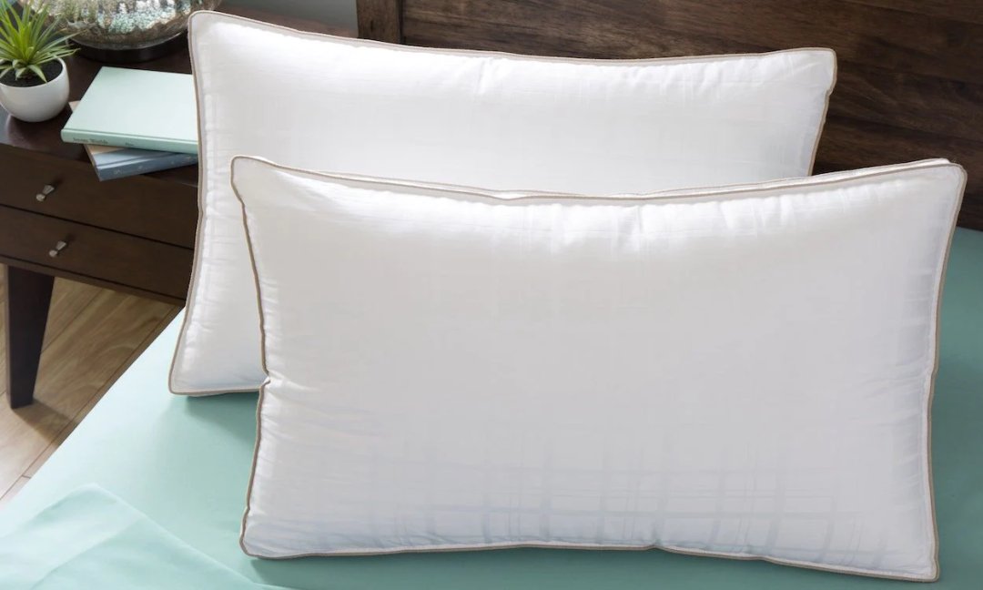 How to Freshen Bed Pillows for a Good Night's Rest