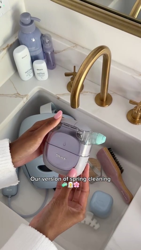 Spring cleaning isn't just for your closet, your skin deserves a deep clean too! 💫 #sharkbeauty #sharkfacialproglow #sharkcryoglow