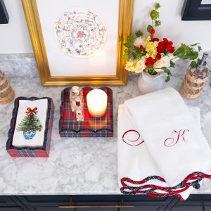 Scalloped Lacquer Tartan Guest Towel Holder